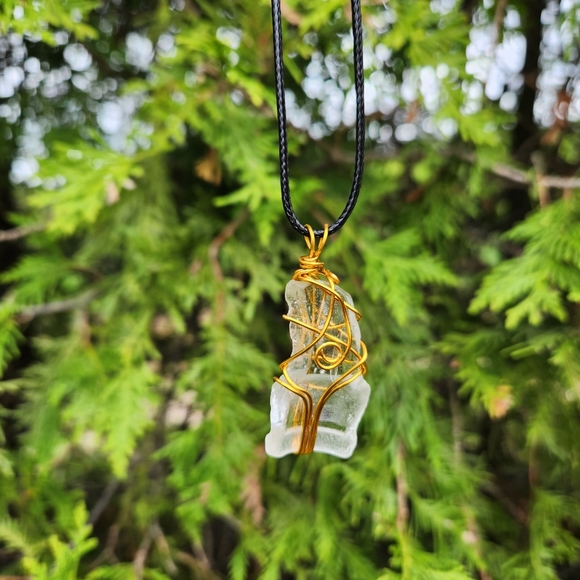 Handmade beach glass necklace - Picture 1 of 3
